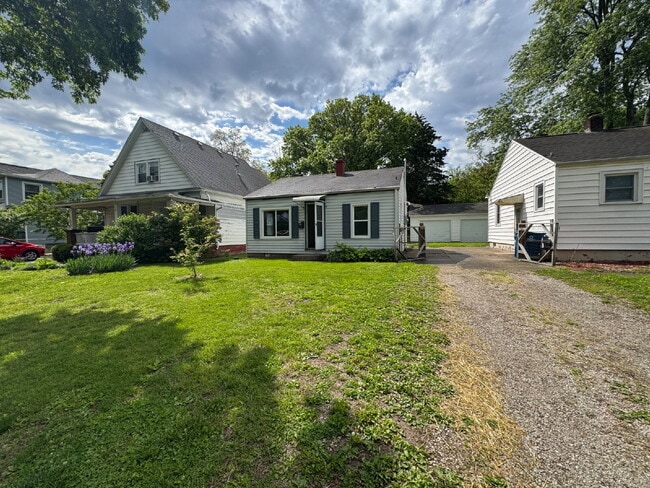 Building Photo - “It’s a Fresh Start” — Remodeled 1 Bed with Washer/Dryer Included