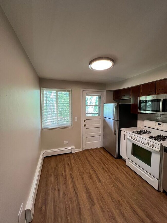 Building Photo - Cozy 1-Bed, 1-Bath Apartment in Villa Park...