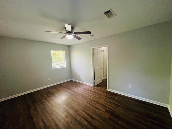 Building Photo - 1345 Stanton Dr