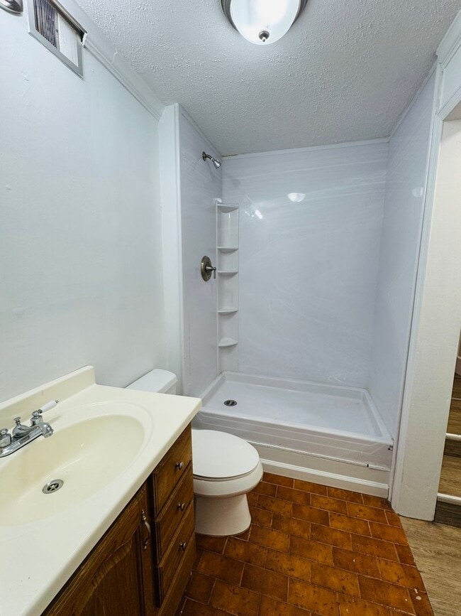Building Photo - 4-Bedroom just perfect for your family