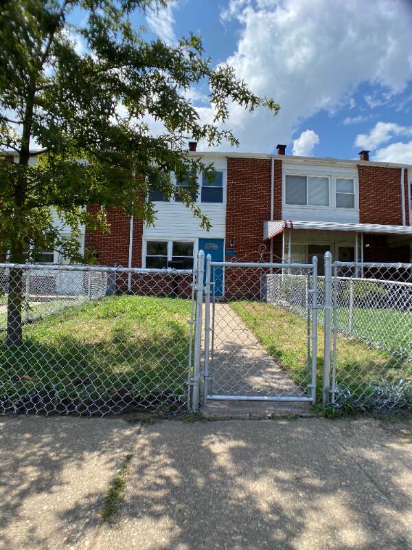 Building Photo - 2038 Kelmore Rd