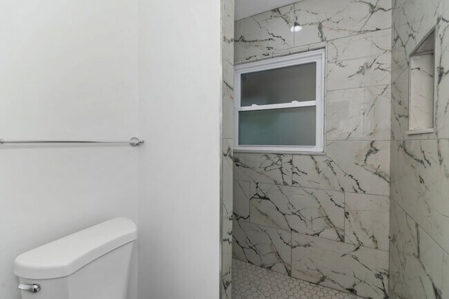 Building Photo - WELCOME HOME!