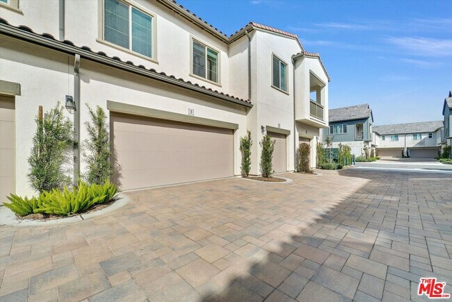 Building Photo - 4102 S Limecrest Paseo