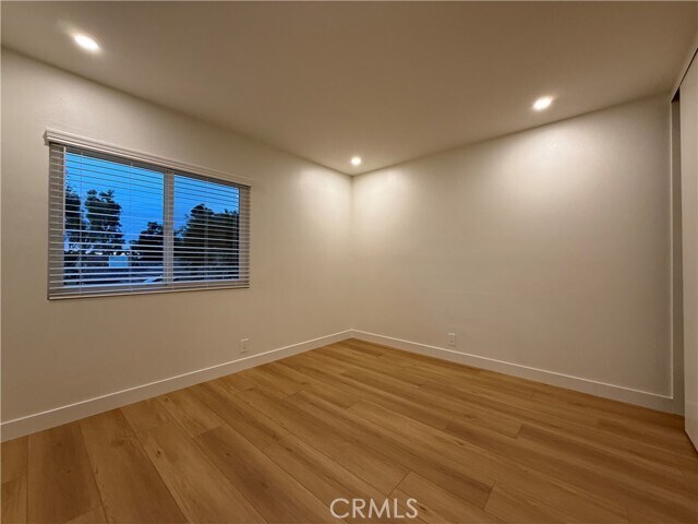 Building Photo - 16 Campanero E