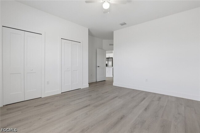 Building Photo - 721 Ivan Ave S