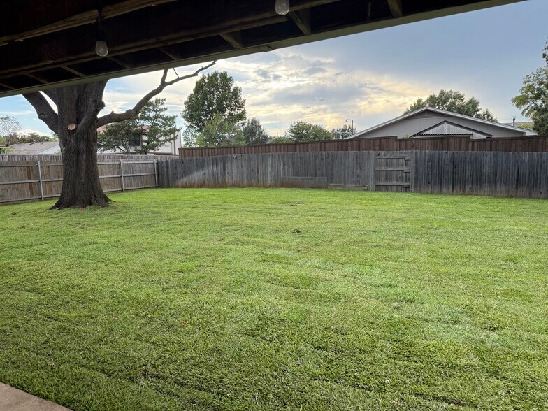 Building Photo - 4052 Pepperwood Dr