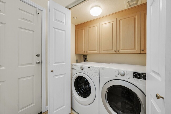 Building Photo - Corner Unit Condo with Vineyard Views – 2 Bed, 2 Bath – Quiet, Private, and Convenient!