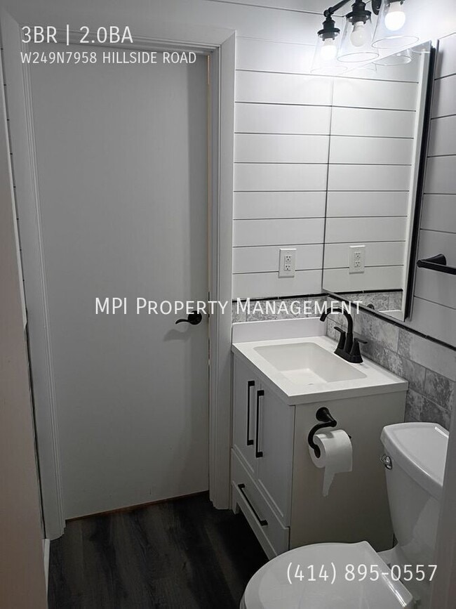 Building Photo - W249N7958 Hillside Rd