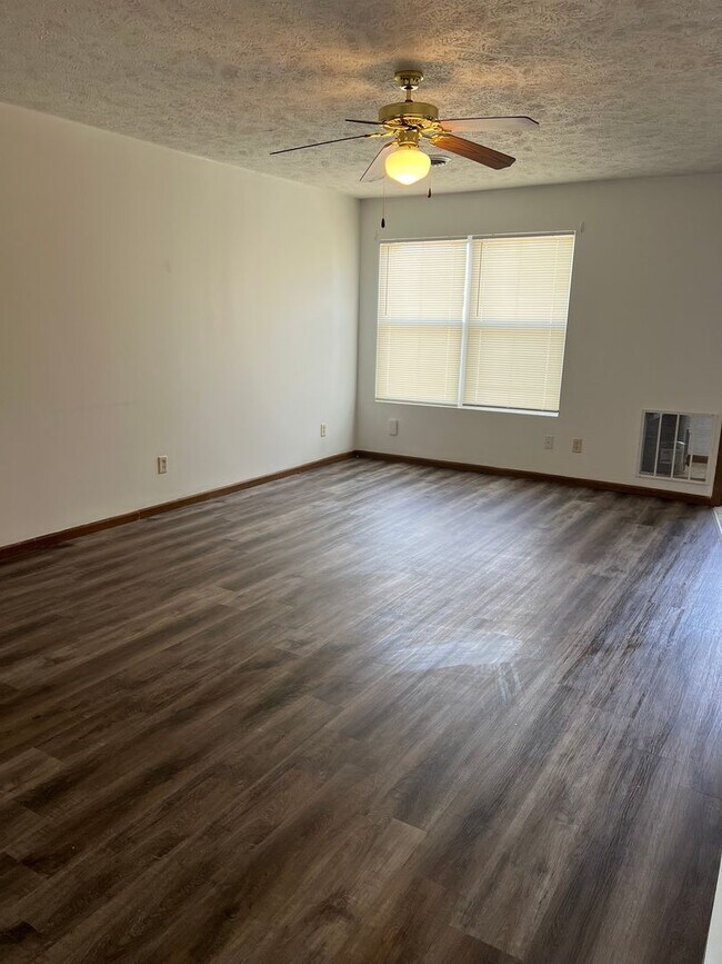 Building Photo - 1227 Sanpat Ln