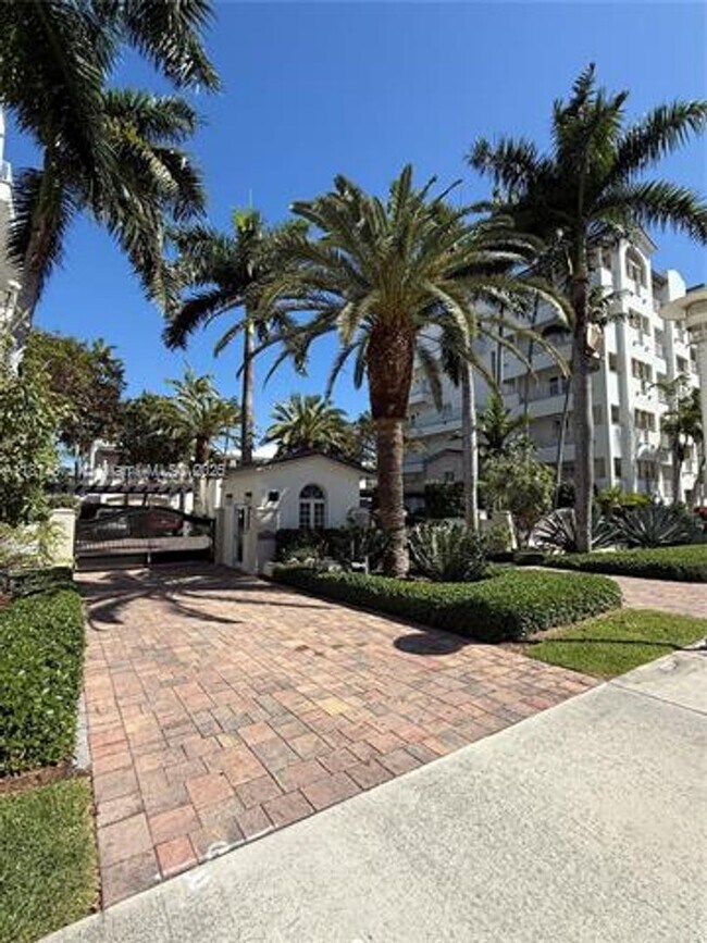 Building Photo - 1415 Sunset Harbour Dr