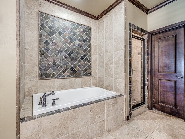 Building Photo - Luxury Edmond Townhome Overlooking Waterfa...