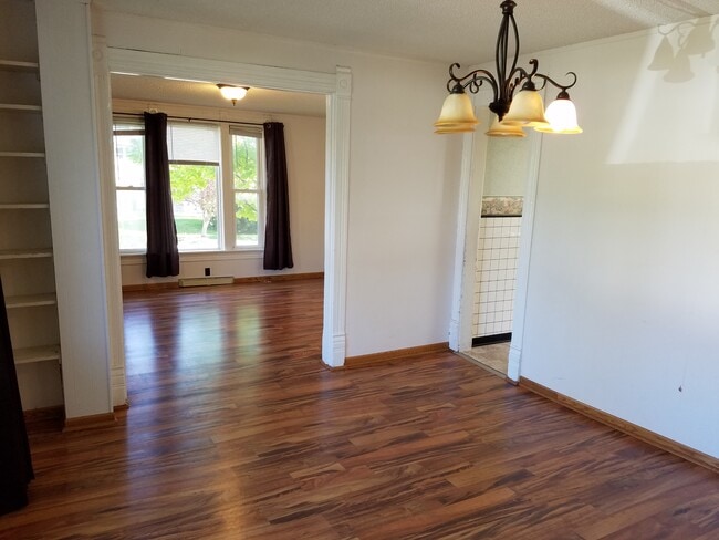 Building Photo - 622 W 18th St