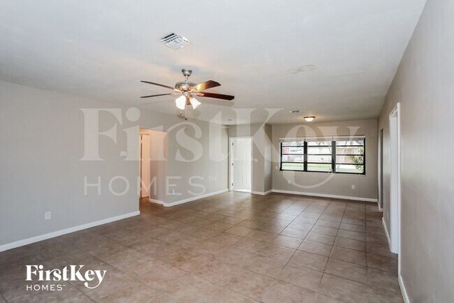 Building Photo - 1815 NW 185th Ter