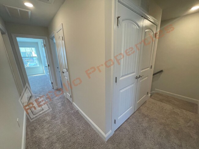 Building Photo - Gorgeous 3 Bedroom, 2.5 Bath, 1-Car Garage...