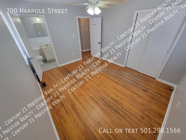 Building Photo - 700 Harpole St