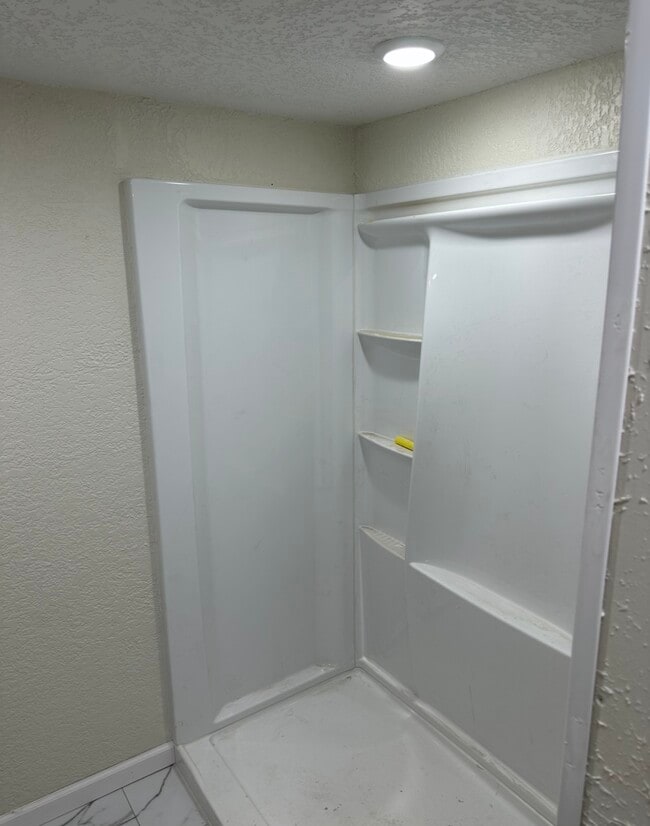 Building Photo - 126 S Willow Ave