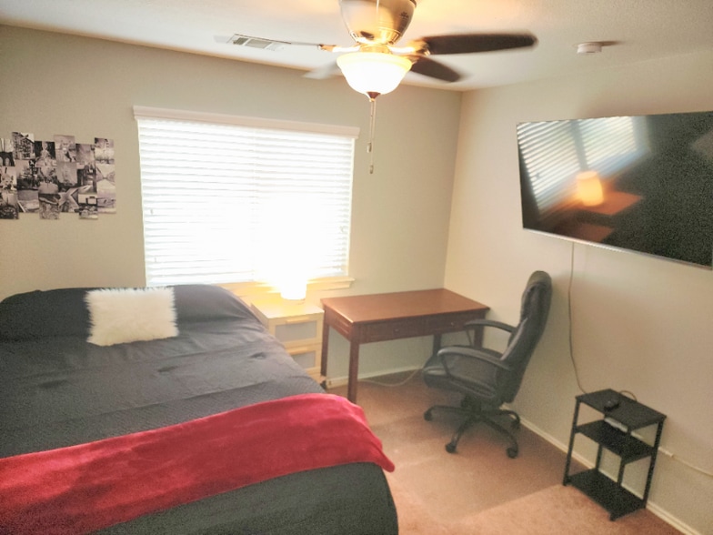 Building Photo - 124 Savoy Cv