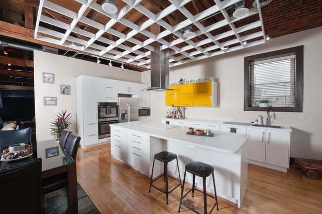 Building Photo - 2101 Beale Ave