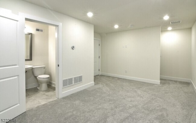 Building Photo - 712 Parkview Ln