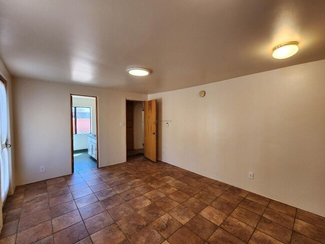 Building Photo - 212 Tesuque Dr
