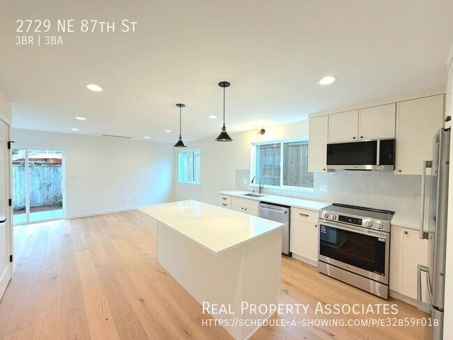 Building Photo - 2729 NE 87th St