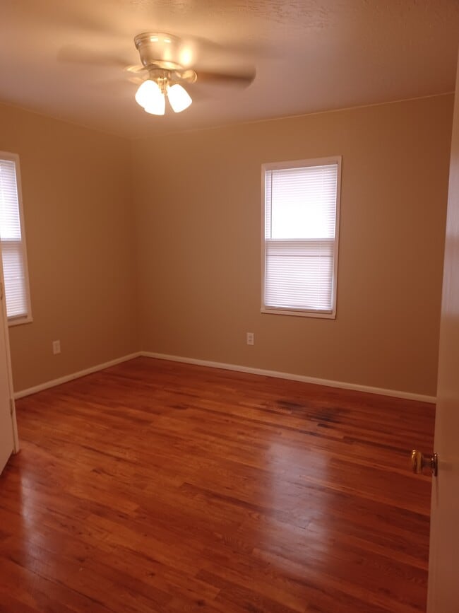Building Photo - 208 Acoma Dr