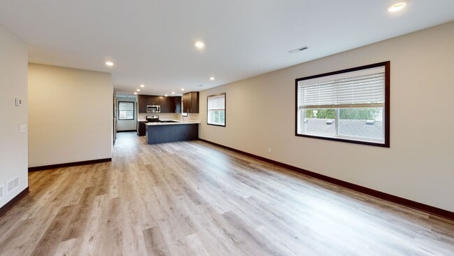 Building Photo - 1014 16th Ave SE