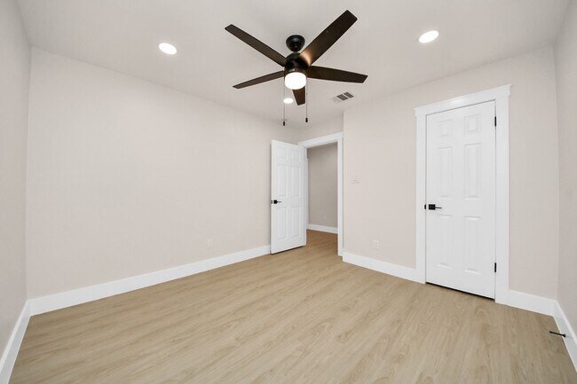 Building Photo - 14647 Perthshire Rd