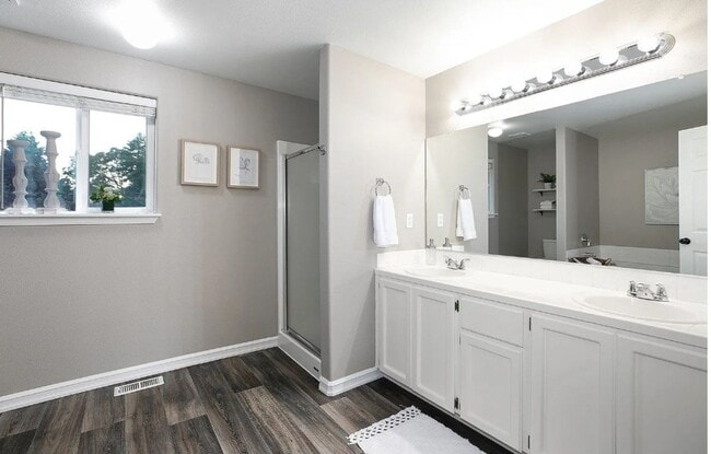 Building Photo - 4 bedroom, 2288sf home. Close to Nike, Int...
