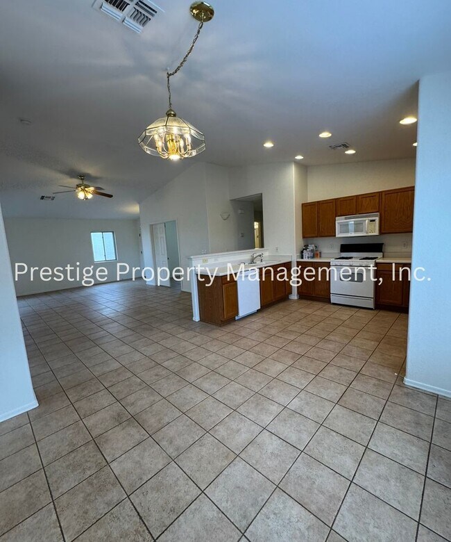 Building Photo - Charming All Tile 4/2 Rita Ranch Home