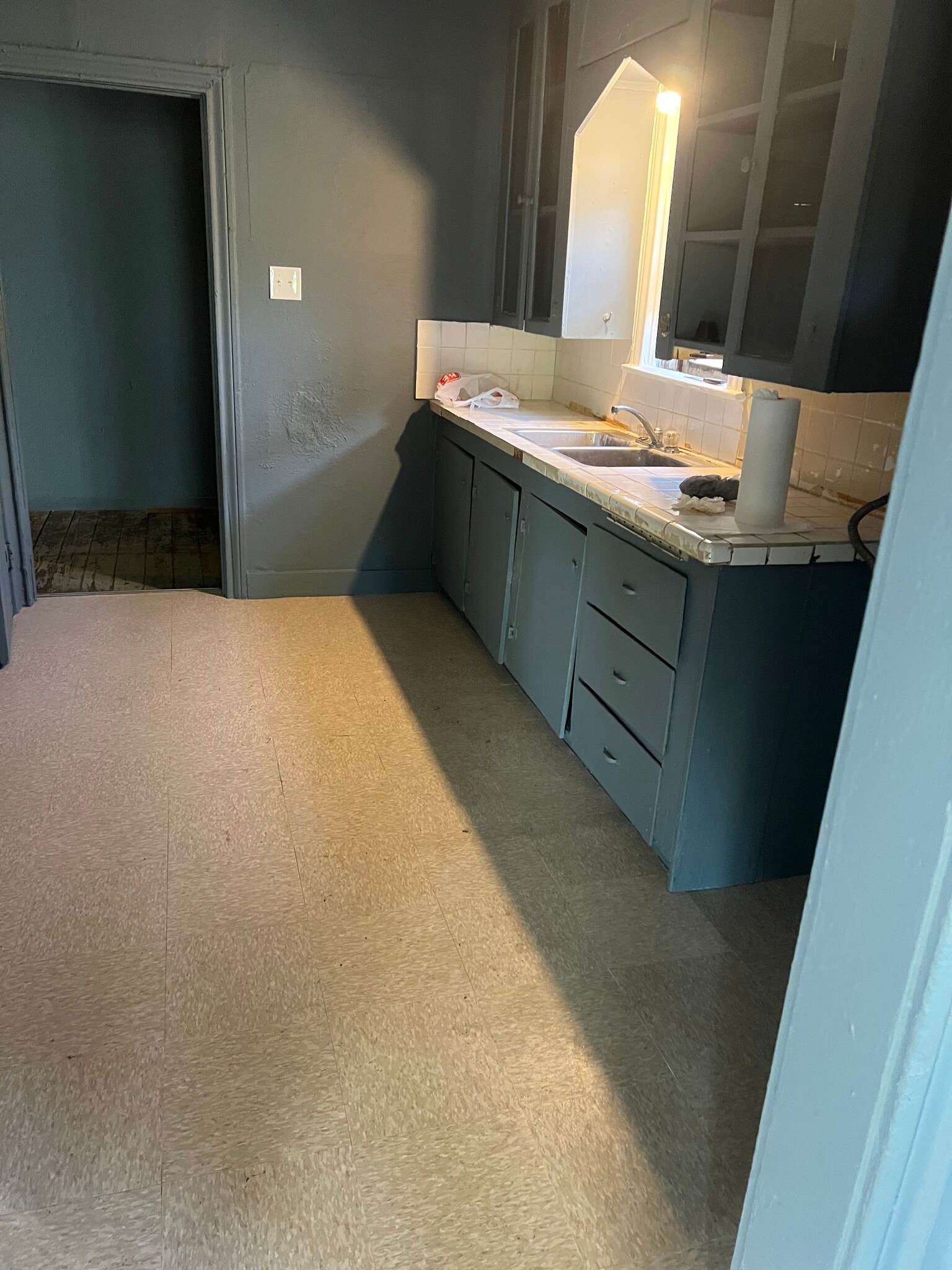 Building Photo - 5563 Hall Ave