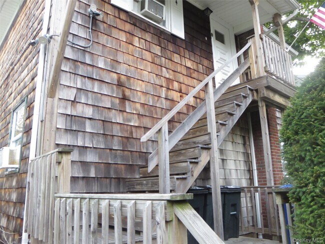 Building Photo - 475 Main St