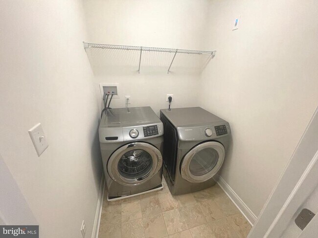 Building Photo - 365 W Boulder Dr