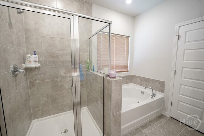Building Photo - 109 Binscombe Ln