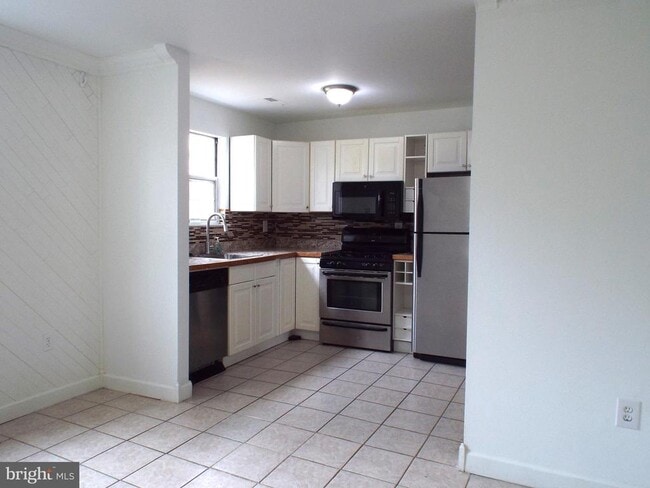 Building Photo - 5501 Rollins Ln