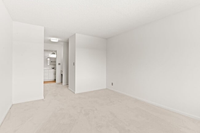Building Photo - Modern 2-Bedroom Condo with Pool and Koi Pond Views