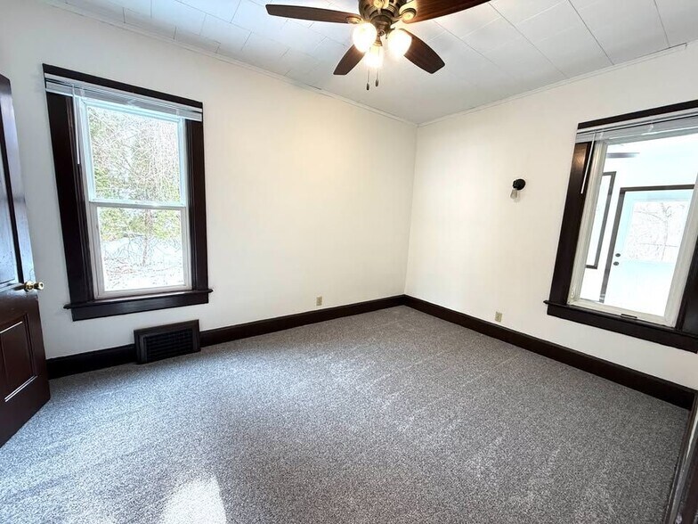 Building Photo - 752 McSorley St