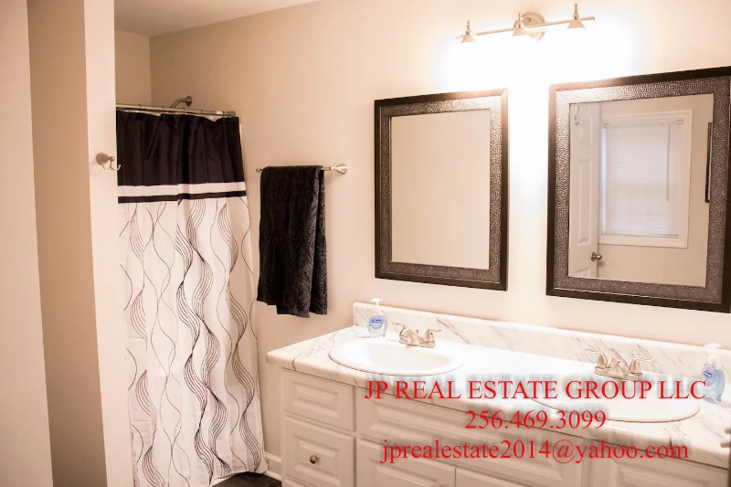 Building Photo - 714 4th Ave SE