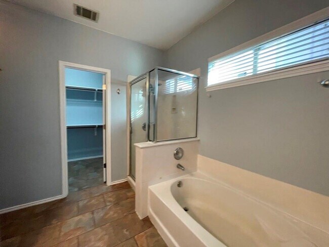 Building Photo - 9432 Castle Pines Dr