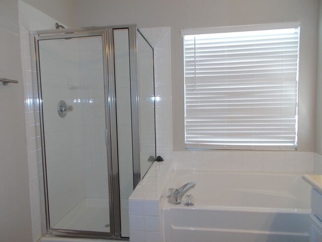 Building Photo - Desirable Move-In Ready Home with Loft, Fireplace & Oversized Garage