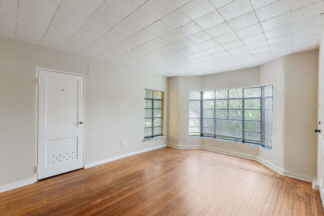 Building Photo - 3809 Maplewood Ave