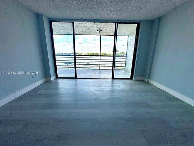 Building Photo - 20840 San Simeon Way