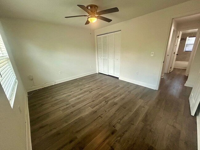 Building Photo - 2 Bedroom, 1 Bathroom Home! Offering 50% o...