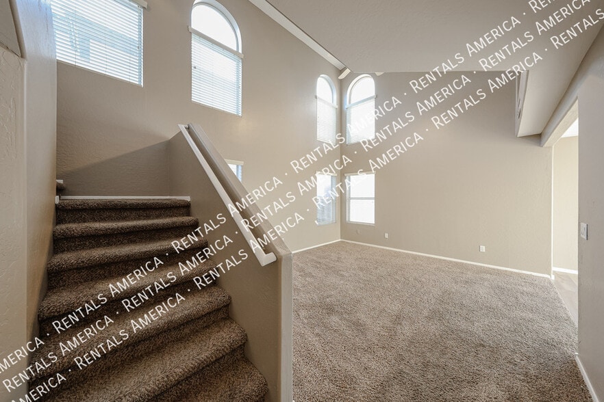 Building Photo - 3719 E Inverness Ave