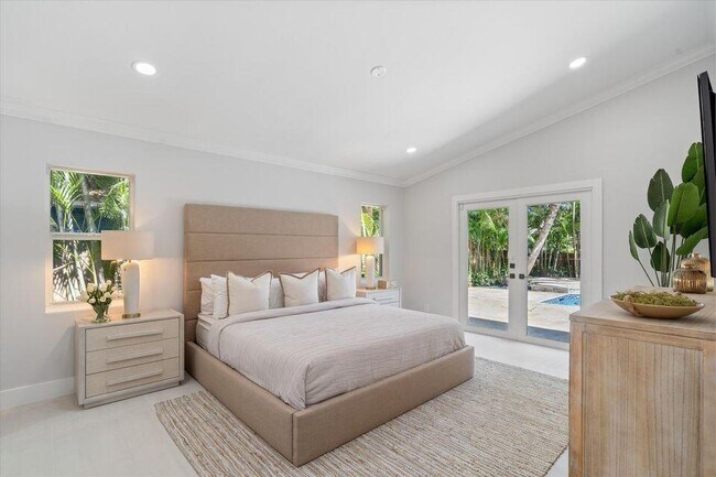 Building Photo - 1132 NE 3rd Ave