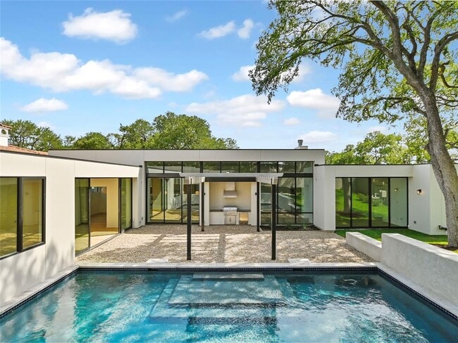 Building Photo - 2704 Mountain Laurel Dr
