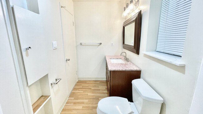 Building Photo - Alameda Apartments