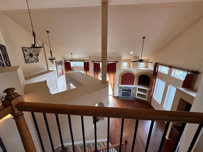 Building Photo - 2-Story in Pinecreek