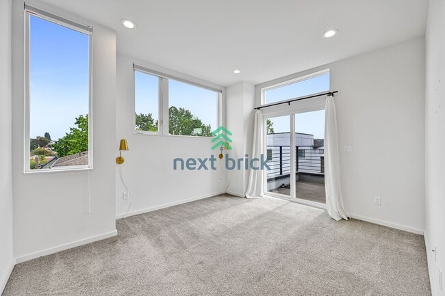 Building Photo - A beautiful 3 bed and 2 bathroom house for...