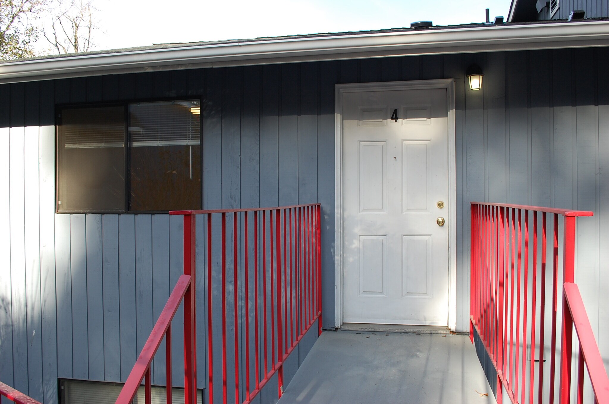 Building Photo - 108 Kensington Ave S